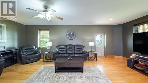 69815 Babylon Line N, South Huron (Stephen Twp), ON - Indoor Photo Showing Living Room