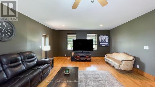 69815 Babylon Line N, South Huron (Stephen Twp), ON - Indoor Photo Showing Living Room