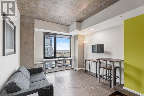 2915 - 105 Champagne Avenue S, Ottawa, ON - Indoor Photo Showing Living Room