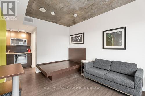 2915 - 105 Champagne Avenue S, Ottawa, ON - Indoor Photo Showing Living Room