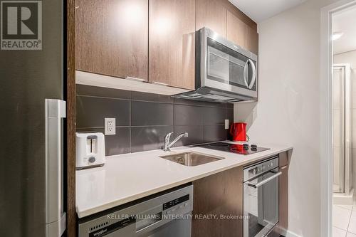 2915 - 105 Champagne Avenue S, Ottawa, ON - Indoor Photo Showing Kitchen