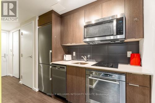 2915 - 105 Champagne Avenue S, Ottawa, ON - Indoor Photo Showing Kitchen