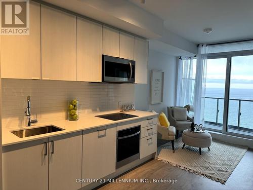 3009 - 1926 Lakeshore Boulevard, Toronto, ON - Indoor Photo Showing Kitchen