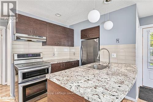 113 - 23 Dawson Drive, Collingwood, ON - Indoor Photo Showing Kitchen With Stainless Steel Kitchen With Upgraded Kitchen