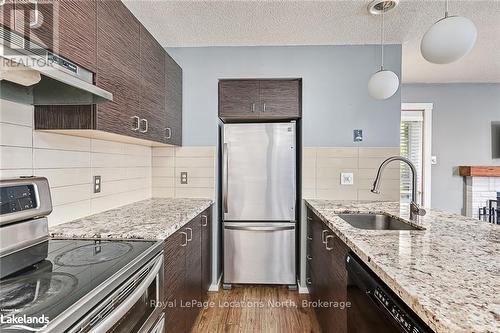 113 - 23 Dawson Drive, Collingwood, ON - Indoor Photo Showing Kitchen With Stainless Steel Kitchen With Upgraded Kitchen