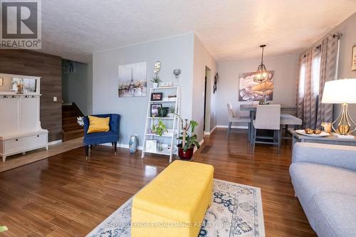 4 Linton Park Road, Belleville, ON - Indoor Photo Showing Living Room