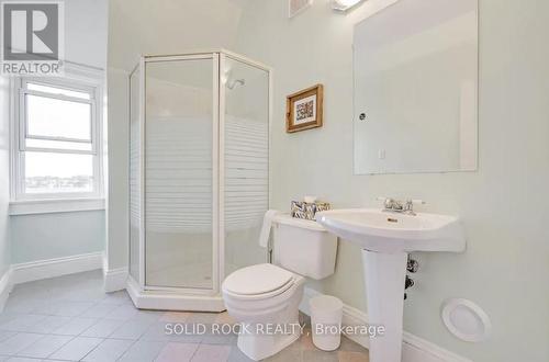 18 Rockwood Street, Ottawa, ON - Indoor Photo Showing Bathroom