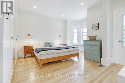 18 Rockwood Street, Ottawa, ON - Indoor Photo Showing Bedroom