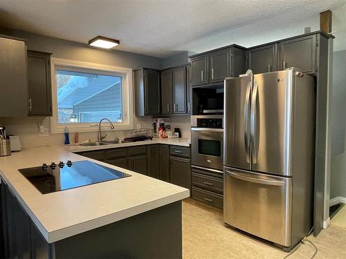 Swan River, Manitoba - Indoor Photo Showing Kitchen With Double Sink