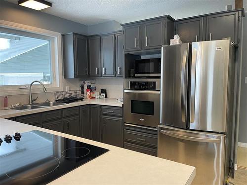 Swan River, Manitoba - Indoor Photo Showing Kitchen With Double Sink