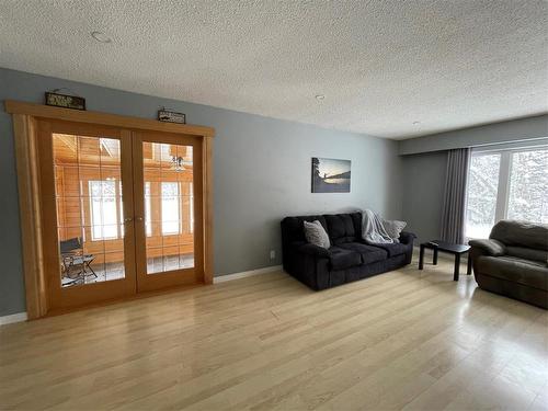 Swan River, Manitoba - Indoor Photo Showing Living Room