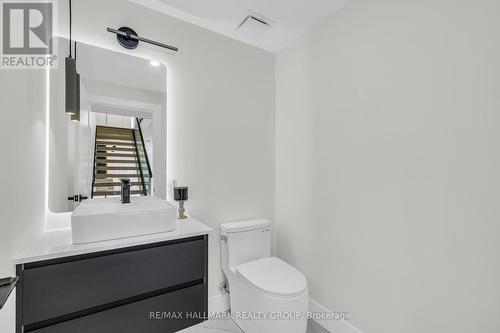 828 Alpine Avenue, Ottawa, ON - Indoor Photo Showing Bathroom