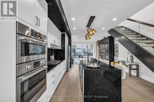 828 Alpine Avenue, Ottawa, ON - Indoor Photo Showing Kitchen With Upgraded Kitchen