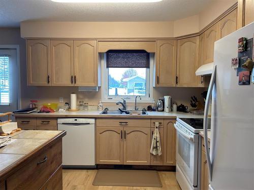 6 1313 1St Street S, Swan River, MB - Indoor Photo Showing Kitchen With Double Sink