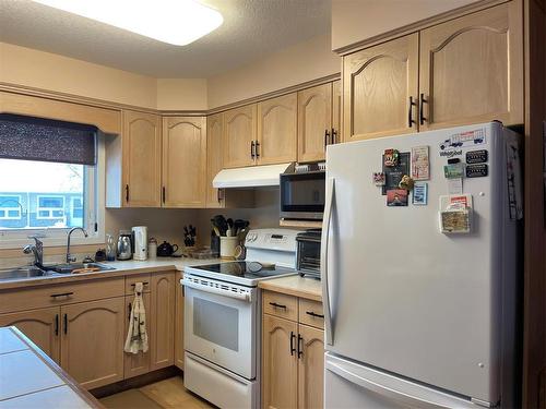 6 1313 1St Street S, Swan River, MB - Indoor Photo Showing Kitchen