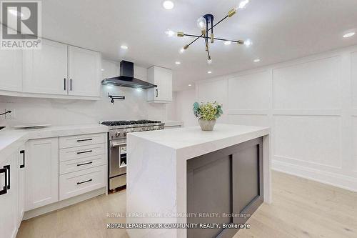 20 Mitchell Avenue, Whitchurch-Stouffville, ON - Indoor Photo Showing Kitchen With Upgraded Kitchen