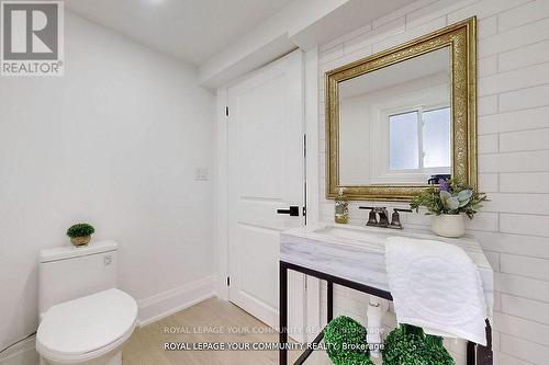 20 Mitchell Avenue, Whitchurch-Stouffville, ON - Indoor Photo Showing Bathroom