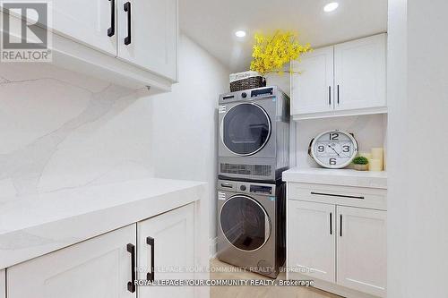 20 Mitchell Avenue, Whitchurch-Stouffville, ON - Indoor Photo Showing Laundry Room