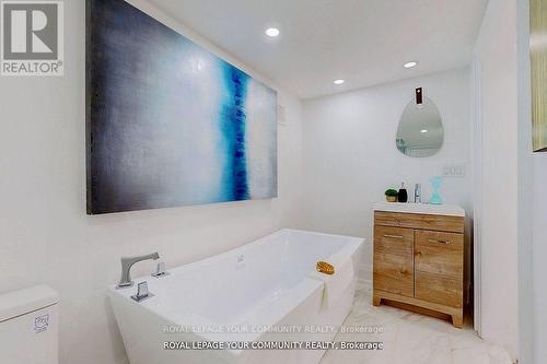 20 Mitchell Avenue, Whitchurch-Stouffville, ON - Indoor Photo Showing Bathroom