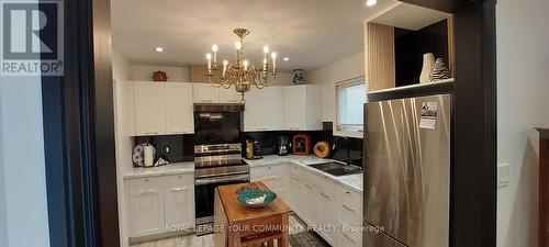 17 St.Clair Street, Collingwood, ON - Indoor Photo Showing Kitchen