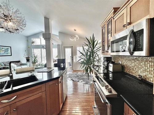 52 Thurston Drive, Ste Anne, MB - Indoor Photo Showing Kitchen