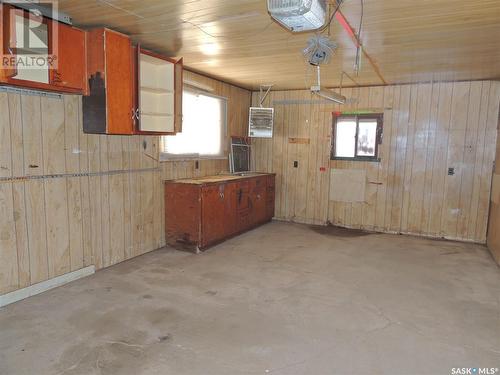 1201 7Th Street, Estevan, SK - Indoor Photo Showing Garage