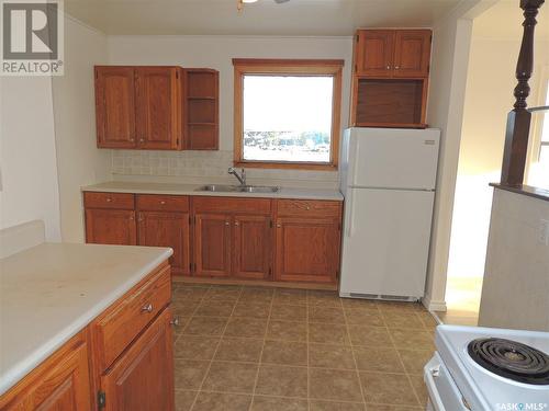 1201 7Th Street, Estevan, SK - Indoor Photo Showing Kitchen With Double Sink