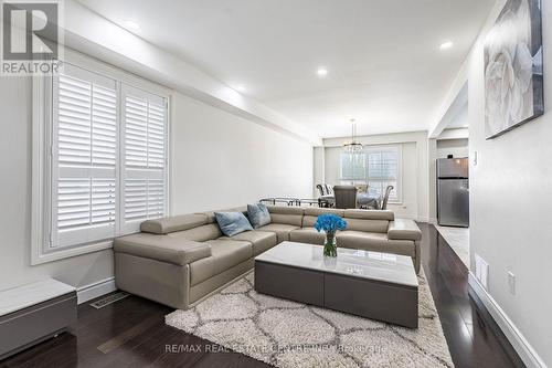 5223 Ruperts Gate Drive, Mississauga, ON - Indoor Photo Showing Living Room