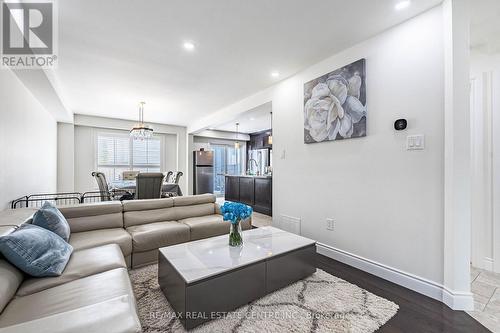 5223 Ruperts Gate Drive, Mississauga, ON - Indoor Photo Showing Living Room