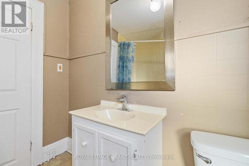 29/31 London Street, Tillsonburg, ON - Indoor Photo Showing Bathroom