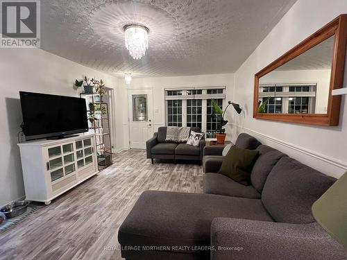 1125 Brundy Avenue, Timmins (Sch - Gold Centre), ON - Indoor Photo Showing Living Room