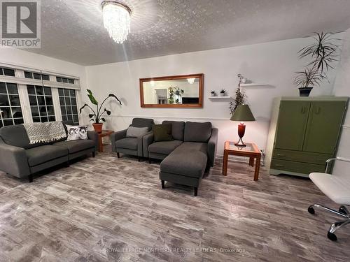 1125 Brundy Avenue, Timmins (Sch - Gold Centre), ON - Indoor Photo Showing Living Room