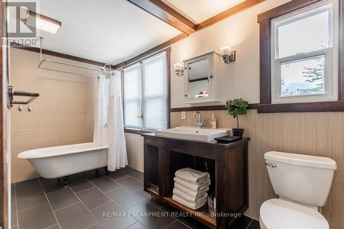 60 Lake Avenue Drive, Hamilton, ON - Indoor Photo Showing Bathroom