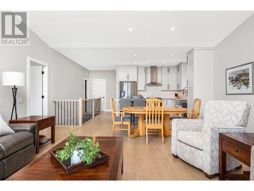 10100 Tyndall Road Unit# 3, Lake Country, BC - Indoor Photo Showing Living Room