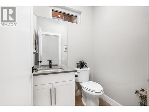 10100 Tyndall Road Unit# 3, Lake Country, BC - Indoor Photo Showing Bathroom