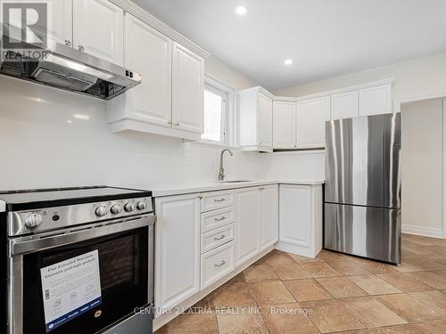 326 Taylor Mills Drive S, Richmond Hill, ON - Indoor Photo Showing Kitchen