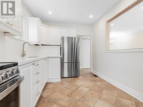 326 Taylor Mills Drive S, Richmond Hill, ON - Indoor Photo Showing Kitchen