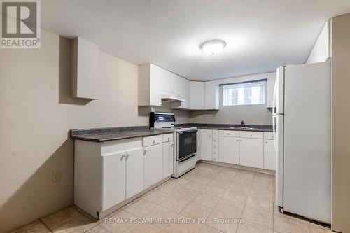 Lower - 62 Henley Drive, Hamilton, ON - Indoor Photo Showing Kitchen