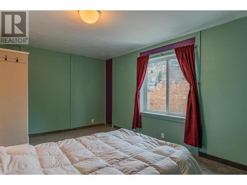 1662 Columbia Avenue, Trail, BC - Indoor Photo Showing Bedroom