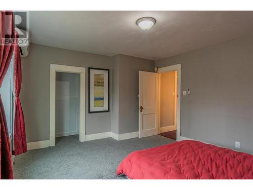 1662 Columbia Avenue, Trail, BC - Indoor Photo Showing Bedroom