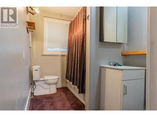 1662 Columbia Avenue, Trail, BC - Indoor Photo Showing Bathroom