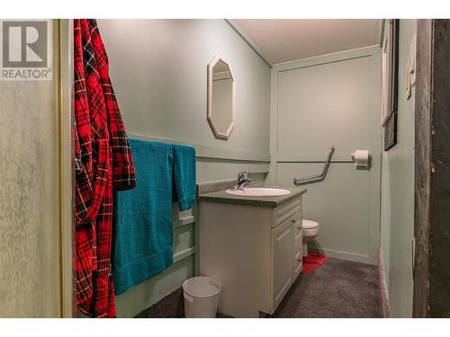 1662 Columbia Avenue, Trail, BC - Indoor Photo Showing Bathroom