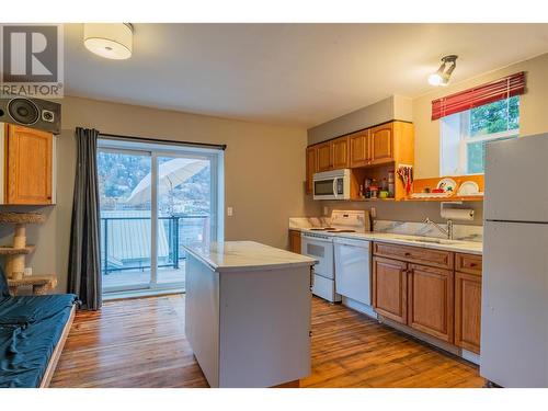 1662 Columbia Avenue, Trail, BC - Indoor Photo Showing Kitchen