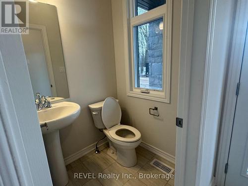 3260 Parker Avenue, Fort Erie (335 - Ridgeway), ON - Indoor Photo Showing Bathroom