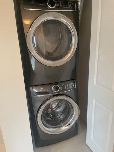 15828 27 Avenue, Surrey, BC - Indoor Photo Showing Laundry Room