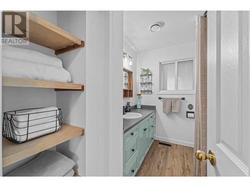 54 Kelso Crescent, Kamloops, BC - Indoor Photo Showing Bathroom