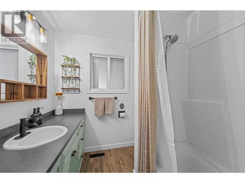 54 Kelso Crescent, Kamloops, BC - Indoor Photo Showing Bathroom