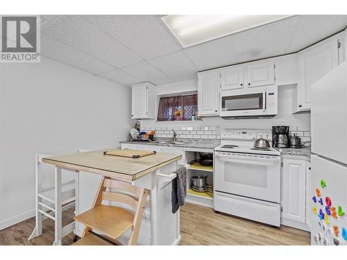 54 Kelso Crescent, Kamloops, BC - Indoor Photo Showing Kitchen