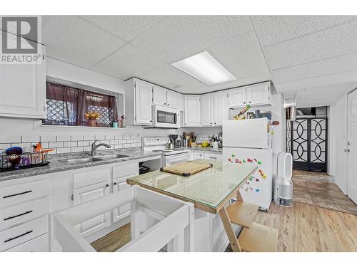 54 Kelso Crescent, Kamloops, BC - Indoor Photo Showing Kitchen With Double Sink