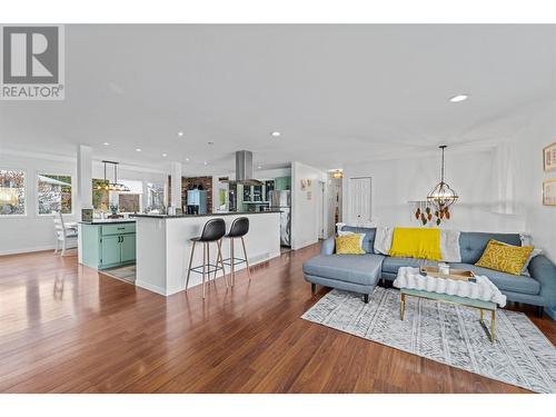 54 Kelso Crescent, Kamloops, BC - Indoor Photo Showing Living Room